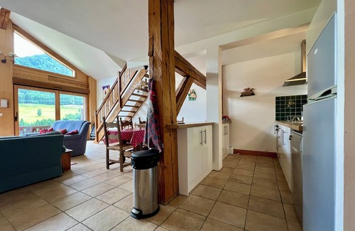 Seytroux Appartement | Grand appartement Penthouse, balcon, 10 couchages, la famille et les animaux domestiques.