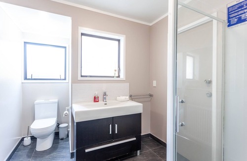Rotorua Maison | Large Town House close to Golf club Te puia and Polynesian Spa