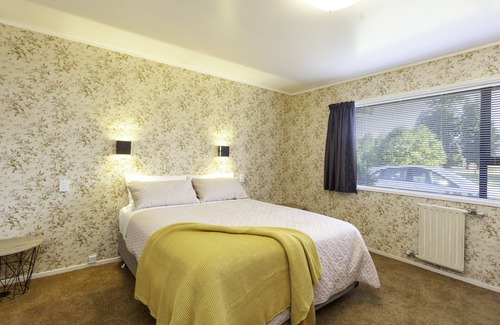 Rotorua Maison | Large Town House close to Golf club Te puia and Polynesian Spa