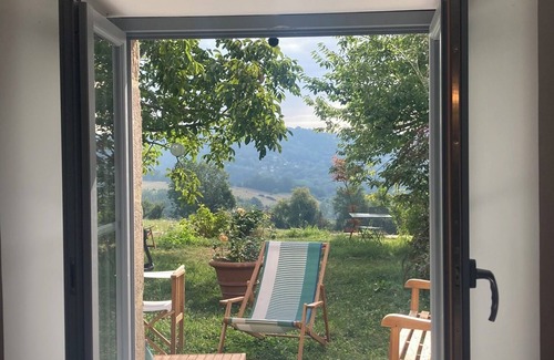 Astaillac Maison | Grande maison traditionnelle en pierre avec vue à couper le souffle
