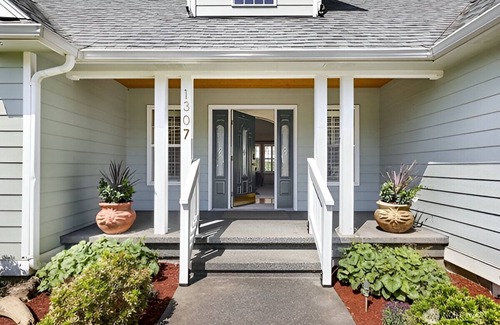 Everson Maison | Large Traveler friendly 3 bedroom Rambler minutes to amenities!