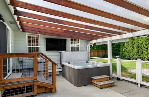 Everson Maison | Large Traveler friendly 3 bedroom Rambler minutes to amenities!