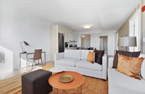 West Fens Appartement | Large Two Bedroom, One Block From Fenway Park