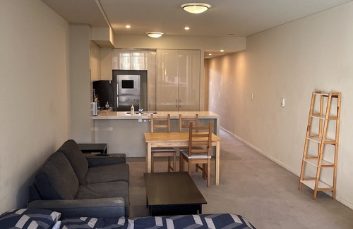 Zetland Appartement | Large two Queen bed apartment- spa/pool area access