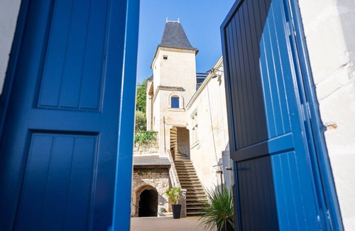 Chenehutte-Treves-Cunault Maison | Large Unusual Holiday Home with Pool on the Banks of the Loire in Anjou