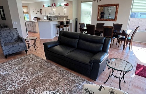 Surprise Maison | Large Updated 3-bedroom house in Surprise with pool