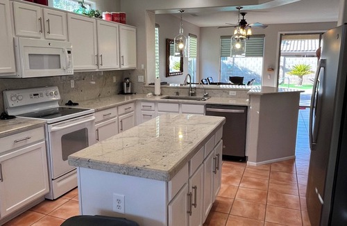 Surprise Maison | Large Updated 3-bedroom house in Surprise with pool