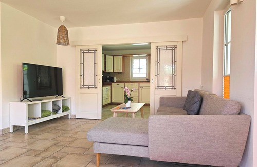 Graal Maison | Large vacation home with 3 bedrooms and rose garden