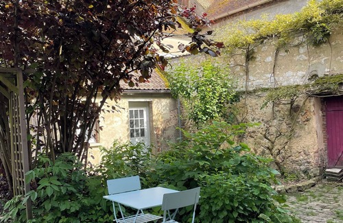 Villeneuve-l'Archeveque Maison | Grande maison de village à 1H30 de Paris. Entre Bourgogne et Champagne.