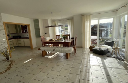 Nieder-Werbe Maison | Large vacation apartment (120m²) with "beautiful view" Garden with playground