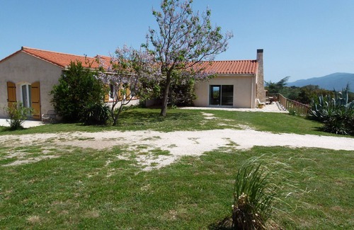 Llauro Maison | Grande villa , 7 personnes, 4 chambres, très calme, piscine, vue mer et montagne