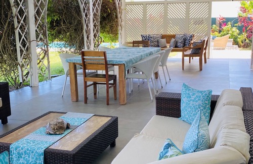 Paea Maison | Grande villa Le Ficus en bord de mer avec piscine
