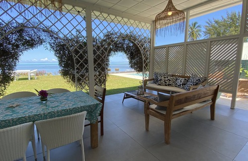 Paea Maison | Grande villa Le Ficus en bord de mer avec piscine