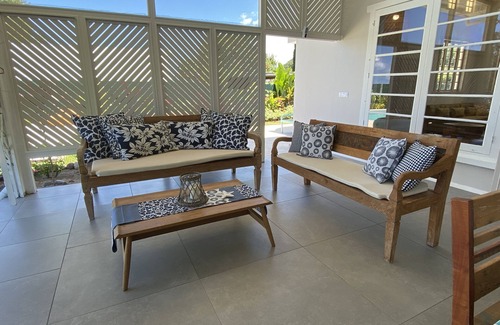 Paea Maison | Grande villa Le Ficus en bord de mer avec piscine