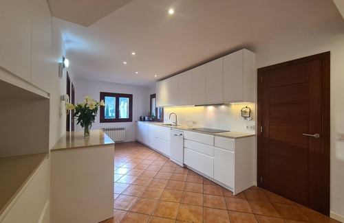 Crestatx Villa | Large villa with pool and jacuzzi in a residential area