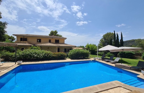 Crestatx Villa | Large villa with pool and jacuzzi in a residential area