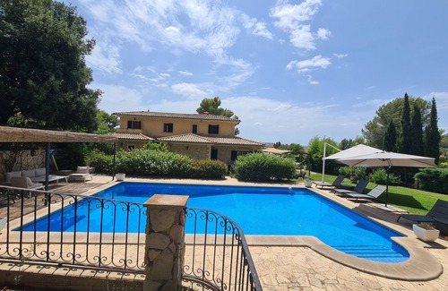 Crestatx Villa | Large villa with pool and jacuzzi in a residential area
