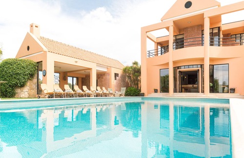 Almocageme Villa | Large Villa With Private Pool and Tennis Court at a Short Distance to the Ocean