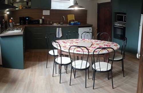 Osse-en-Aspe Maison | Large village house - ideal for groups
