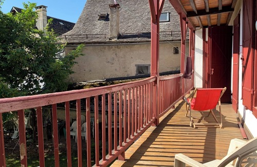 Osse-en-Aspe Maison | Large village house - ideal for groups