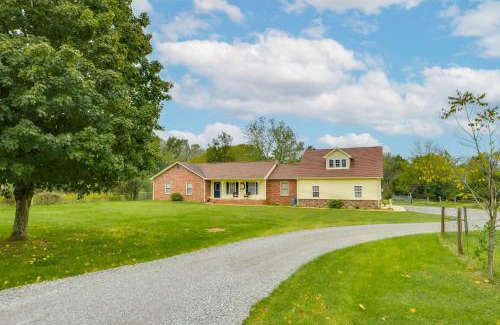 Murfreesboro Maison | Large Yard and Basketball Hoop Murfreesboro Home!
