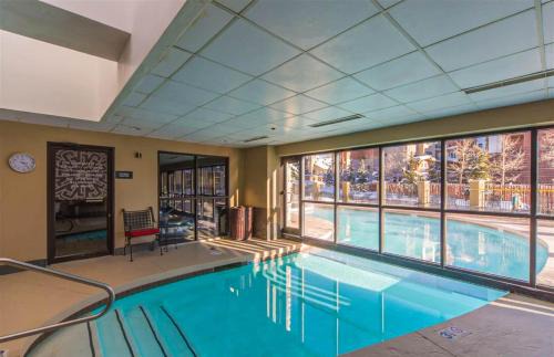 Crested Butte Maison | Larger 1 Bedroom with Pool Hot Tub Ski In-Out