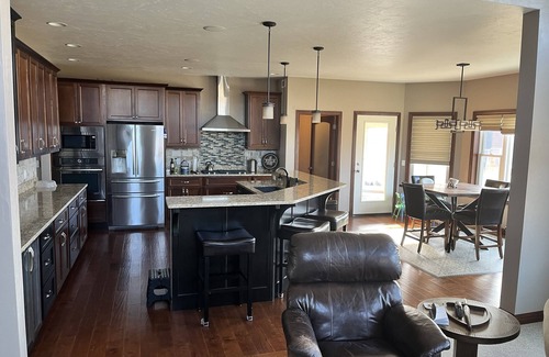 Butte Des Morts Maison | Larger house in quiet neighborhood near Oshkosh w/ large backyard!