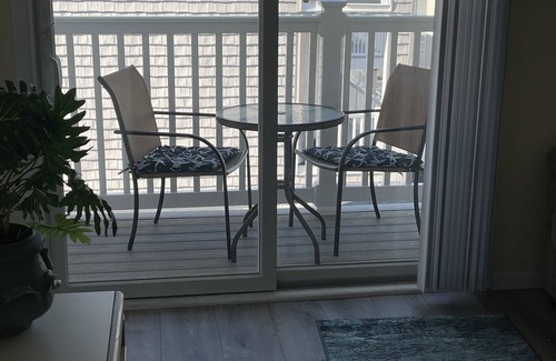 North End Copropriété | Plus grande unité! Pont privé. Si proche de l'action, de la plage et du trottoir!