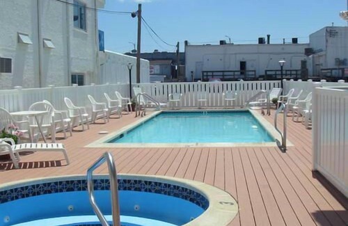 North End Copropriété | Plus grande unité! Pont privé. Si proche de l'action, de la plage et du trottoir!