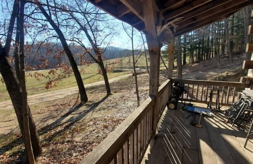 Crawford County Cabine | Larsen Hunters Rustic Cabin