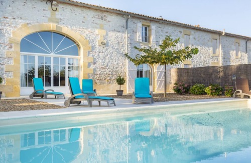Saint-Avit-Saint-Nazaire Villa | Lartigue - Quatre Chambres Villa, Couchages 8