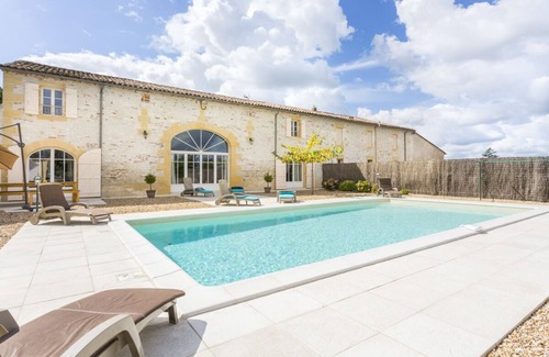 Saint-Avit-Saint-Nazaire Villa | Lartigue - Quatre Chambres Villa, Couchages 8