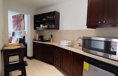 Las Catalinas Appartement | Las Catalinas - Studio Cazenovia centrally located, short walk to beach