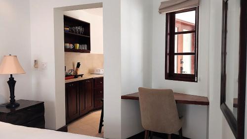 Las Catalinas Appartement | Las Catalinas - Studio Cazenovia centrally located, short walk to beach