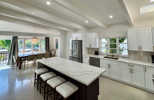 Hendricks and Venice Isles Maison | Las Olas Escape 6/5 - for 12+ -Waterfront- Pool