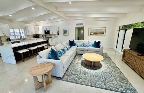 Hendricks and Venice Isles Maison | PRIVATE OASIS 7 BEDROOM-6 BATH FOR 15 GUESTS