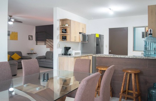 Santa Tecla Maison | Las Pergolas Vacation House 15 min to 🏖& 🏙