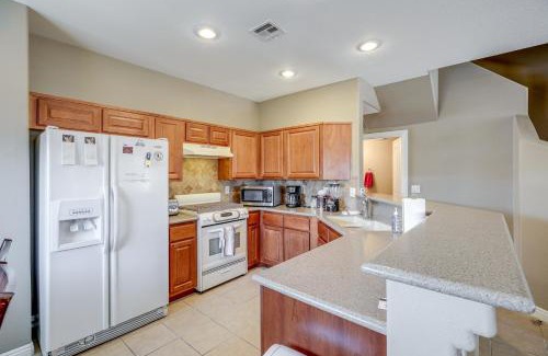 Sunrise Manor Appartement | Las Vegas Condo with Patio and Pool Access!