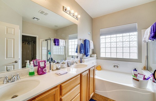 Silverstone Ranch Maison | Las Vegas Retreat w/Gas Grill & Mountain Views!