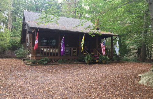 Eagles Mere Cabine | Historic Eagles Mere-5 minutes à pied de Laurel Path, lac, boutiques, EM Inn, Pub suite