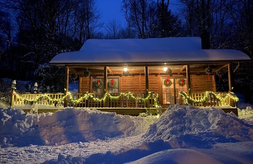 Eagles Mere Cabine | Historic Eagles Mere-5 minutes à pied de Laurel Path, lac, boutiques, EM Inn, Pub suite