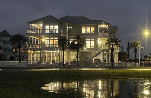 Beachside Village Maison | Spring-Summer Deals Great Ocean Views Luxury Beachside Village Perfect 4 Family