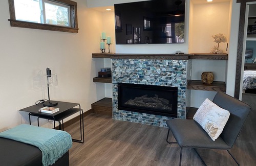 Mission Beach Cottage | Last minute discounts!Pet friendly with AC steps to beach-SUV parking