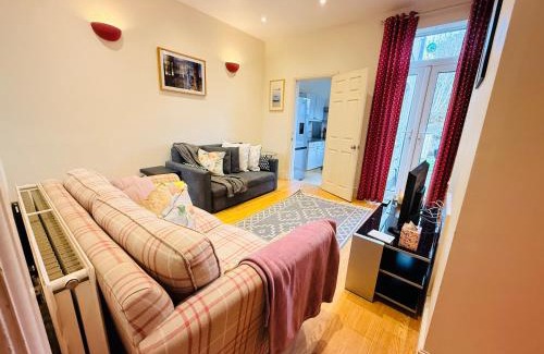 Birmingham Appartement | Last-Minute Reserve l Exclusive Deal l Sleeps Up to 5 l Free Parking l cottage l close to city
