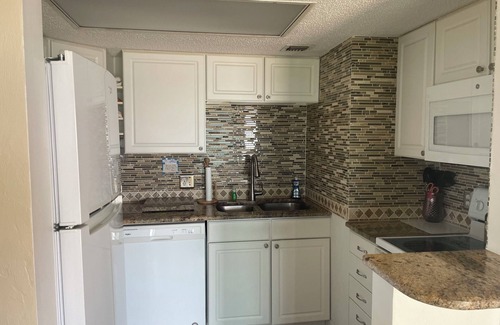 Glenwood Copropriété | Last Minute Special for May with Million Dollar Views!