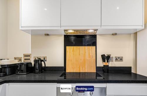 Finchley Church End Appartement | Last-Minute Specials l 1 Bed Apt, Luxury Balcony By Capital Retreats Short Lets & Serviced Accommodation in Colindale With Free WiFi