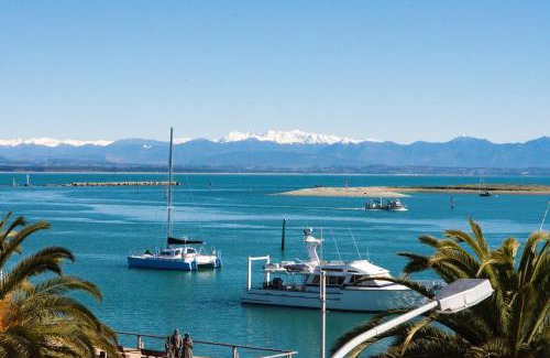Stepneyville Appartement | Latitude Waterfront Apartment