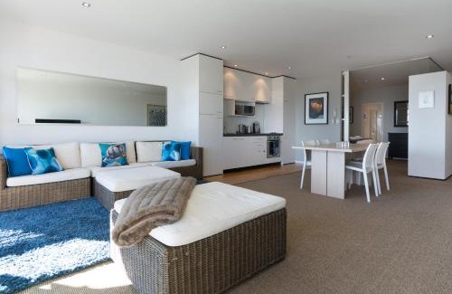 Stepneyville Appartement | Latitude Waterfront Apartment