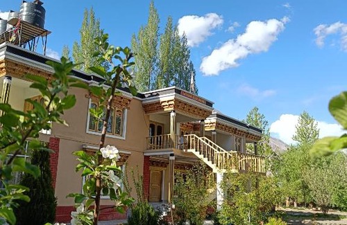 Hunder Maison | Latsas Ecolodge