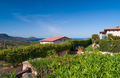 Porto San Paolo Chalet De Ski | Laura's Terrace - maison mitoyenne avec vue mer
